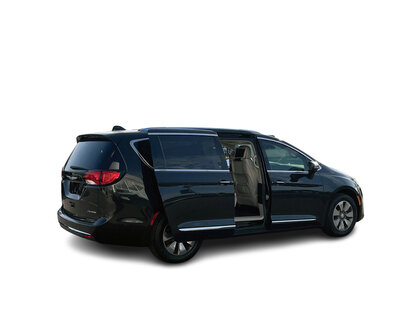 used 2017 Chrysler Pacifica car, priced at $28,320