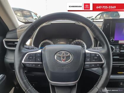 used 2025 Toyota Highlander car, priced at $62,995