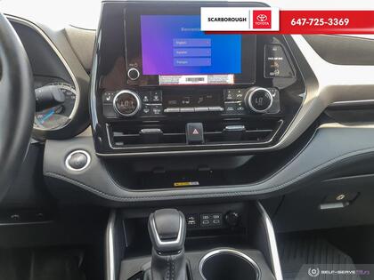 used 2025 Toyota Highlander car, priced at $62,995