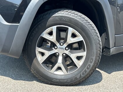 used 2015 Jeep Cherokee car, priced at $16,999