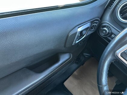 used 2019 Jeep Wrangler Unlimited car, priced at $40,998