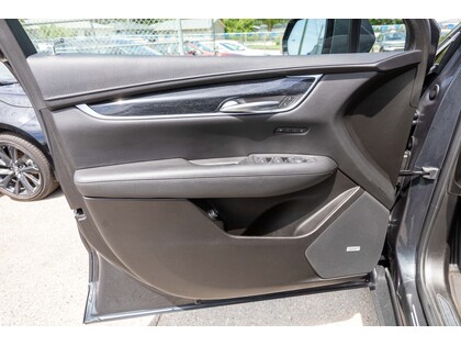 used 2022 Cadillac XT5 car, priced at $31,988