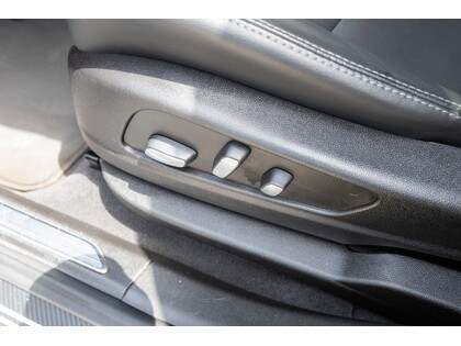 used 2022 Cadillac XT5 car, priced at $31,988