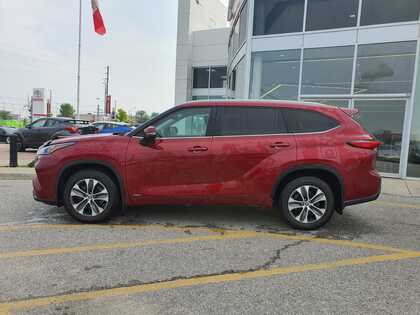 used 2023 Toyota Highlander car, priced at $54,995
