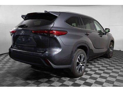 used 2021 Toyota Highlander car, priced at $35,998