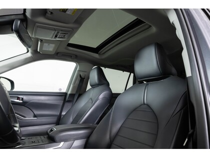 used 2021 Toyota Highlander car, priced at $35,998