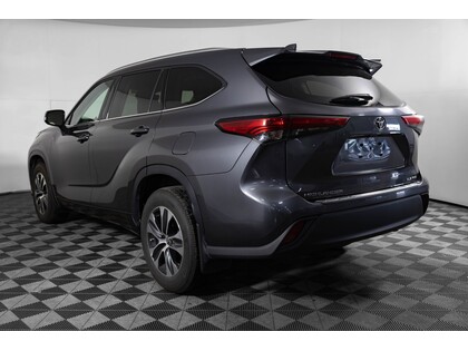 used 2021 Toyota Highlander car, priced at $35,998