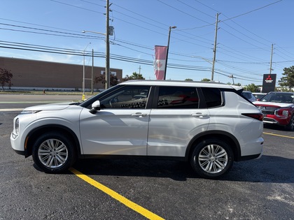used 2024 Mitsubishi Outlander car, priced at $32,950