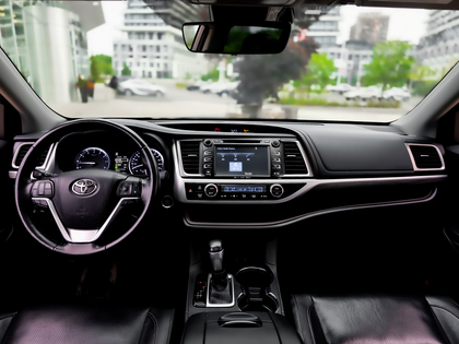used 2018 Toyota Highlander car