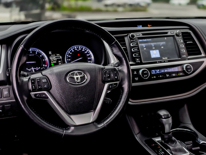 used 2018 Toyota Highlander car