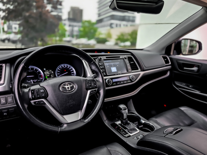 used 2018 Toyota Highlander car