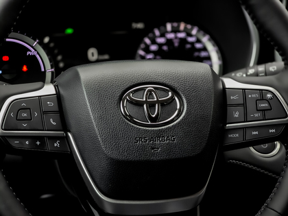used 2025 Toyota Highlander car, priced at $64,995