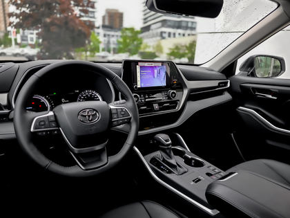used 2025 Toyota Highlander car, priced at $64,995