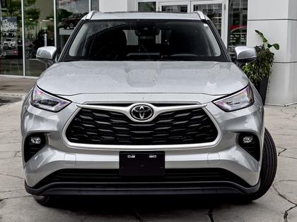 used 2025 Toyota Highlander car, priced at $64,995