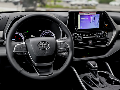 used 2025 Toyota Highlander car, priced at $64,995