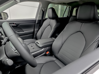 used 2025 Toyota Highlander car, priced at $64,995