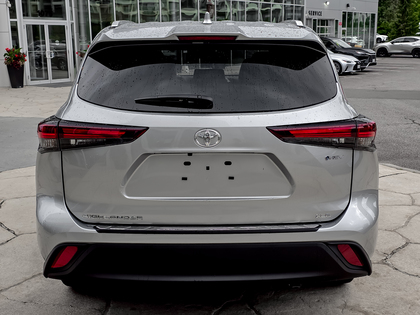 used 2025 Toyota Highlander car, priced at $64,995