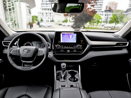 used 2025 Toyota Highlander car, priced at $64,995