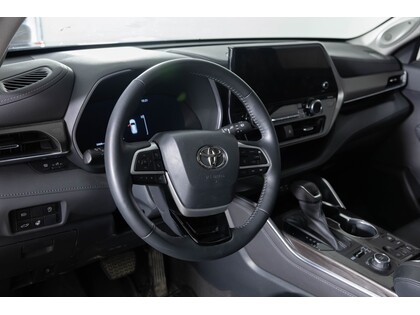 used 2023 Toyota Highlander car, priced at $55,998