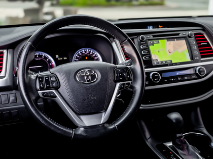 used 2019 Toyota Highlander car, priced at $33,995