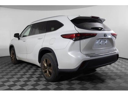 used 2022 Toyota Highlander Hybrid car, priced at $46,498