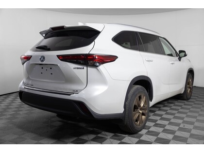 used 2022 Toyota Highlander Hybrid car, priced at $46,498