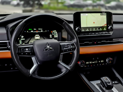 used 2023 Mitsubishi Outlander PHEV car