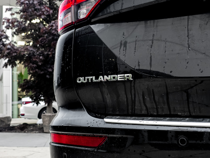 used 2023 Mitsubishi Outlander PHEV car