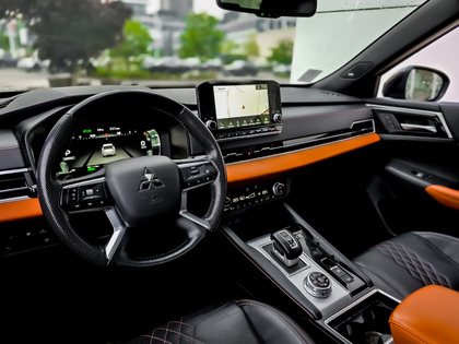 used 2023 Mitsubishi Outlander PHEV car