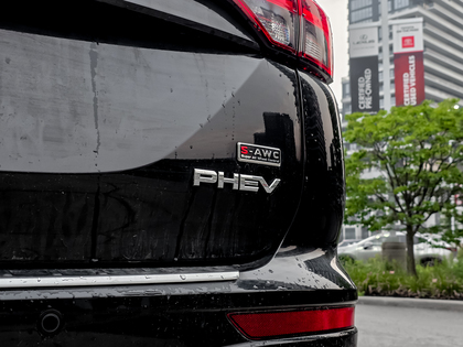 used 2023 Mitsubishi Outlander PHEV car