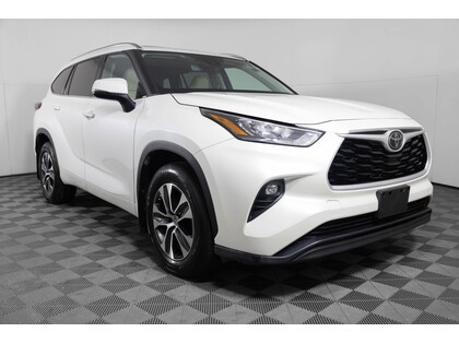 used 2020 Toyota Highlander car, priced at $41,998