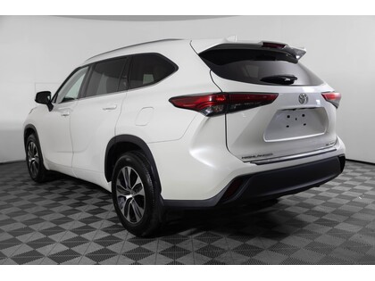 used 2020 Toyota Highlander car, priced at $41,998
