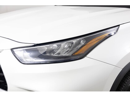 used 2020 Toyota Highlander car, priced at $41,998