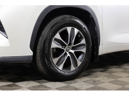 used 2020 Toyota Highlander car, priced at $41,998