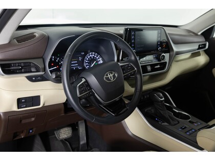 used 2020 Toyota Highlander car, priced at $41,998