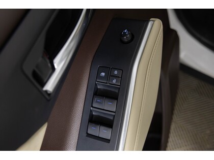 used 2020 Toyota Highlander car, priced at $41,998