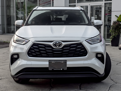 used 2025 Toyota Highlander car, priced at $58,995