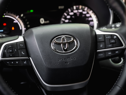used 2025 Toyota Highlander car, priced at $58,995