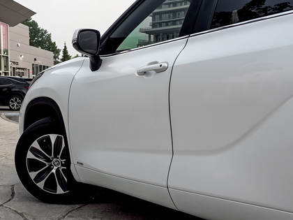 used 2025 Toyota Highlander car, priced at $58,995
