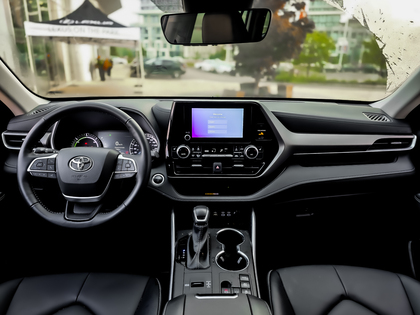 used 2025 Toyota Highlander car, priced at $58,995