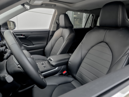 used 2025 Toyota Highlander car, priced at $58,995