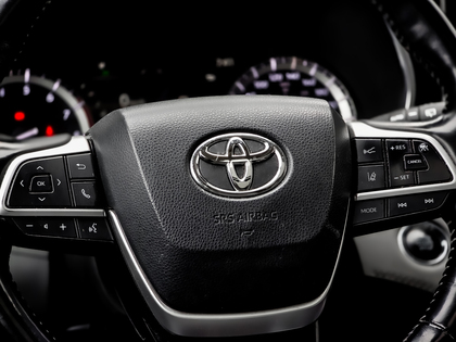 used 2022 Toyota Highlander car, priced at $44,495