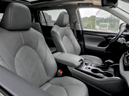 used 2022 Toyota Highlander car, priced at $44,495