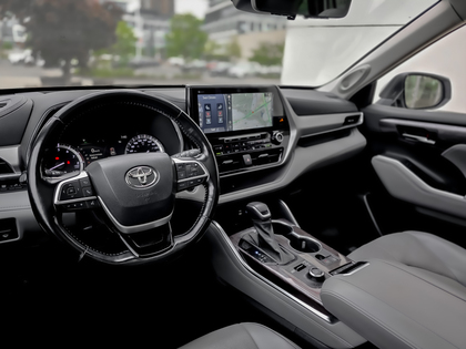 used 2022 Toyota Highlander car, priced at $44,495