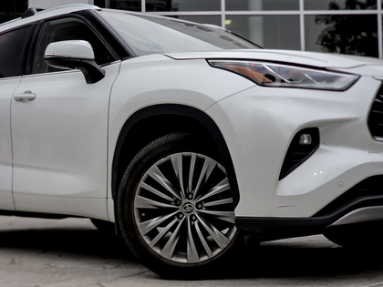 used 2022 Toyota Highlander car, priced at $44,495