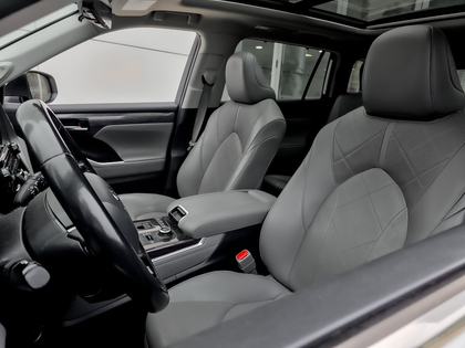 used 2022 Toyota Highlander car, priced at $44,495