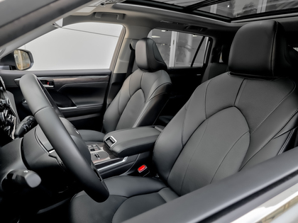 used 2025 Toyota Highlander car, priced at $64,995