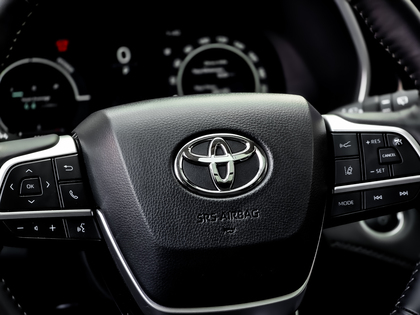 used 2025 Toyota Highlander car, priced at $64,995