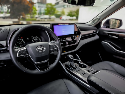 used 2025 Toyota Highlander car, priced at $64,995