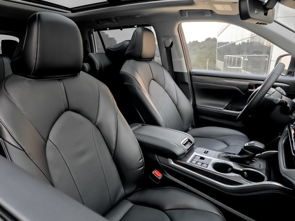 used 2025 Toyota Highlander car, priced at $64,995